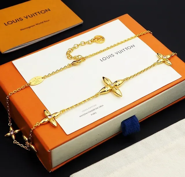 Louis Vuitton Fleur Or Rose Chaîne Motifs à Quatre Pétales Collier 6