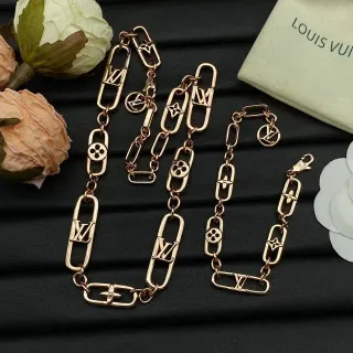 Colar Louis Vuitton Corrente de Elos de Ouro Construção Monograma Gravado Elos Oval
