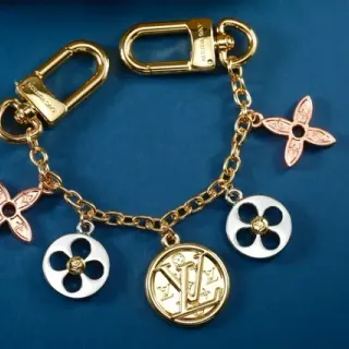 Pulsera Louis Vuitton de Metal Dorado Multi-Charm