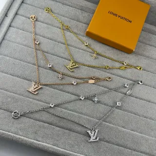 Louis Vuitton Monograma Iconico Dourado Prata Pavé-Crystal LV Pendente Estacoes em Forma de Diamante Colar