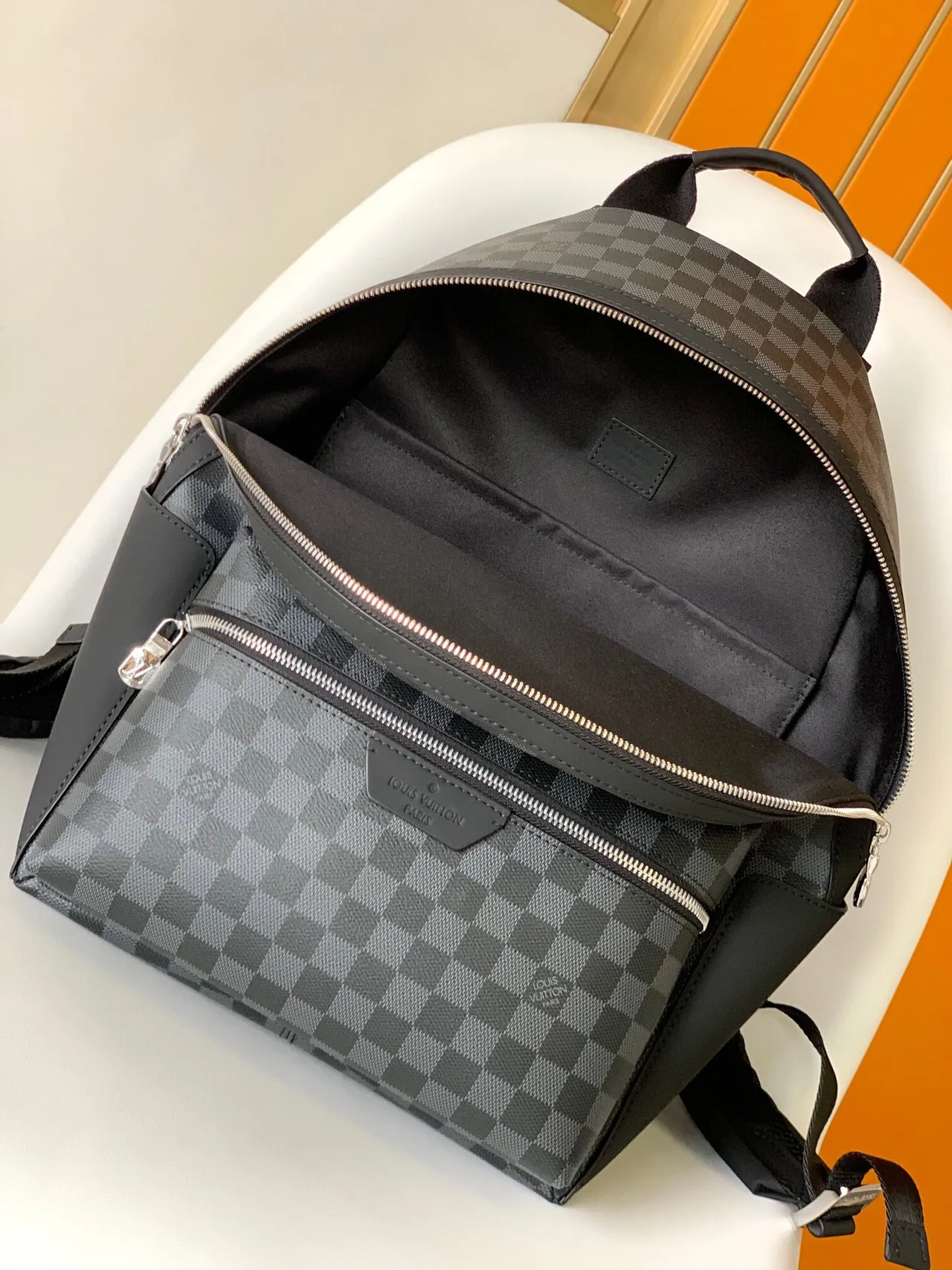 Louis Vuitton Keepall-Style Backpack Marron et Noir Monogram Canvas Sac à dos Casual 2