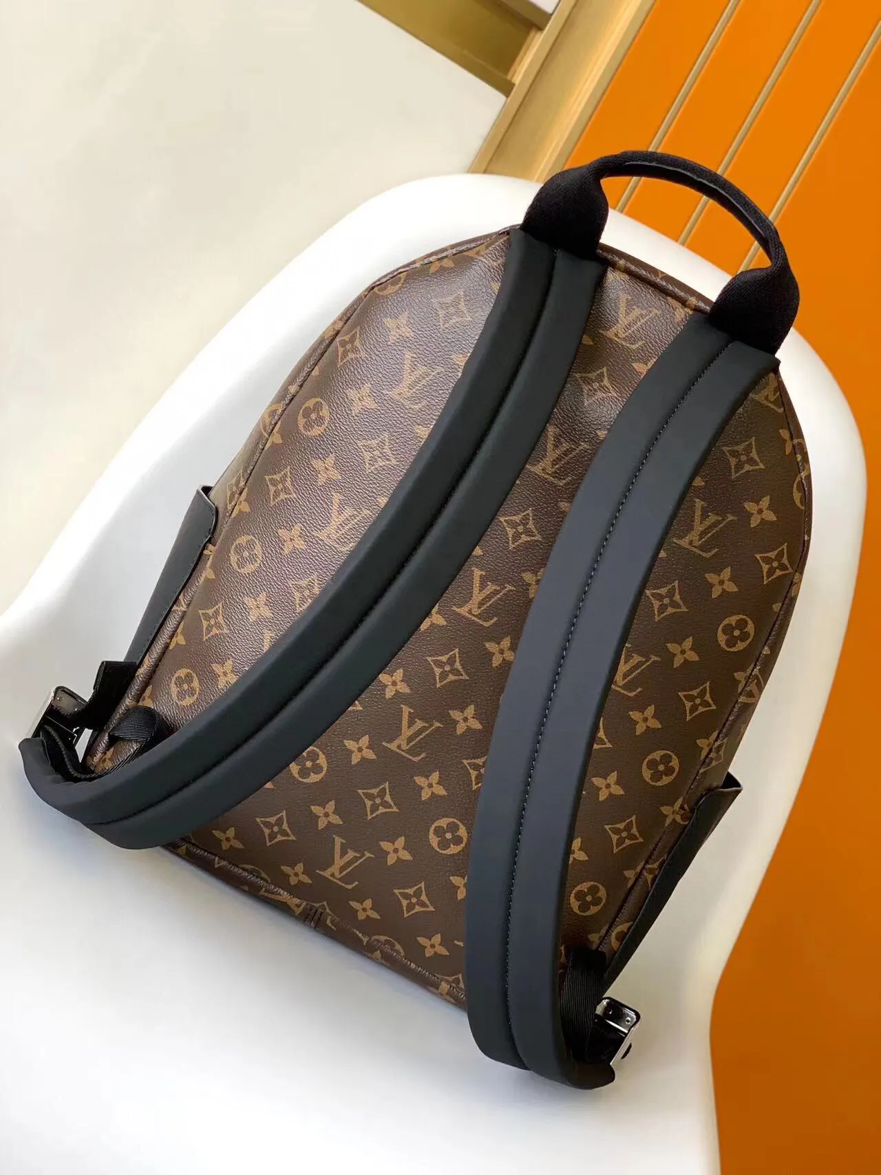Louis Vuitton Keepall-Style Backpack Marron et Noir Monogram Canvas Sac à dos Casual 7