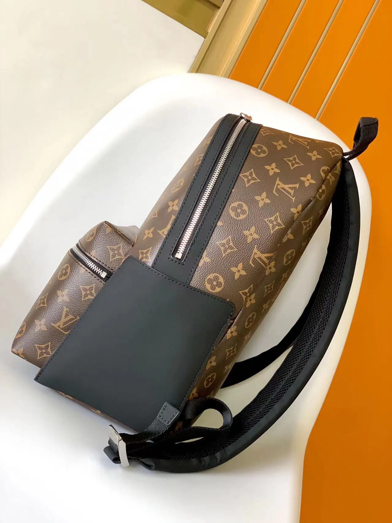 Louis Vuitton Keepall-Style Backpack Marron et Noir Monogram Canvas Sac à dos Casual 8