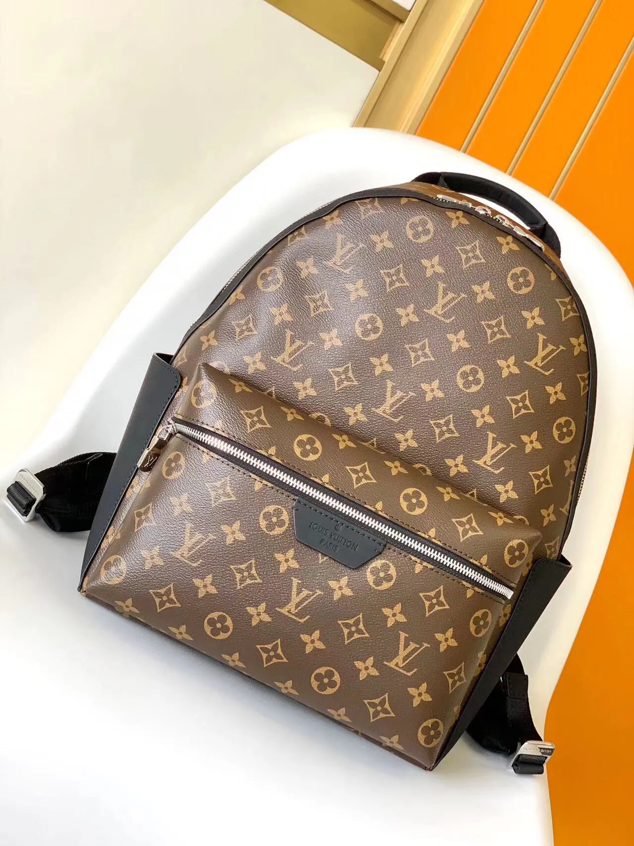 Louis Vuitton Keepall-Style Backpack Marron et Noir Monogram Canvas Sac à dos Casual 9