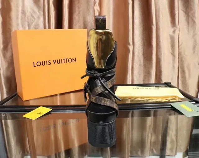 Louis Vuitton Le Cagole काले और मोनोग्राम कैनवास एंक्ल बूट्स 4