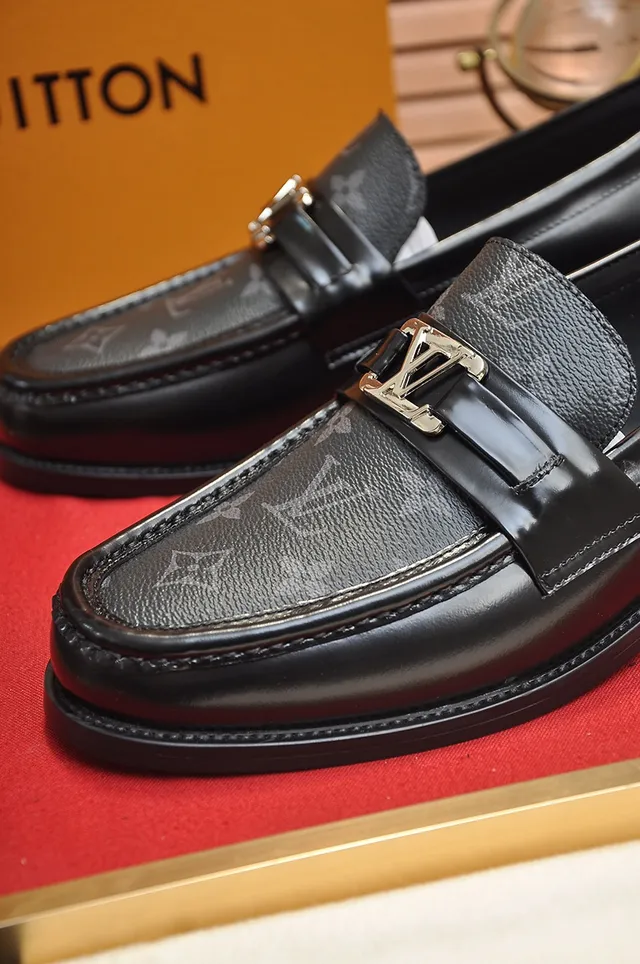 Louis Vuitton Loafer Preto Dourado Monograma Tela Vamp Polido Fivela LV Loafer 2