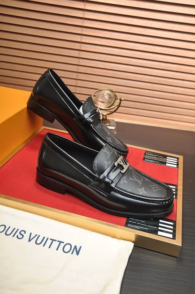Louis Vuitton Loafer Preto Dourado Monograma Tela Vamp Polido Fivela LV Loafer 4