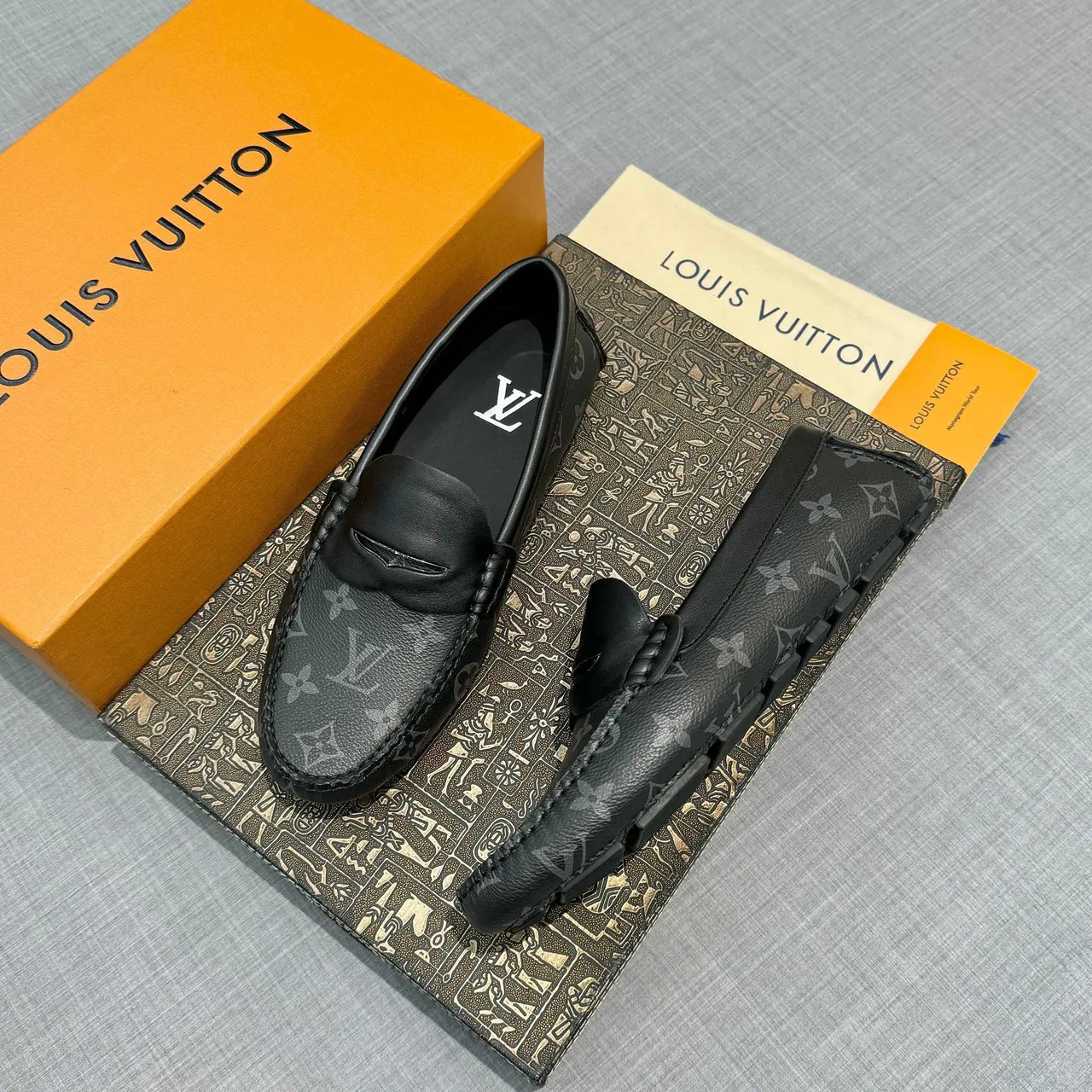 Louis Vuitton mocassin noir gris monogramme toile finitions cuir mocassin 2