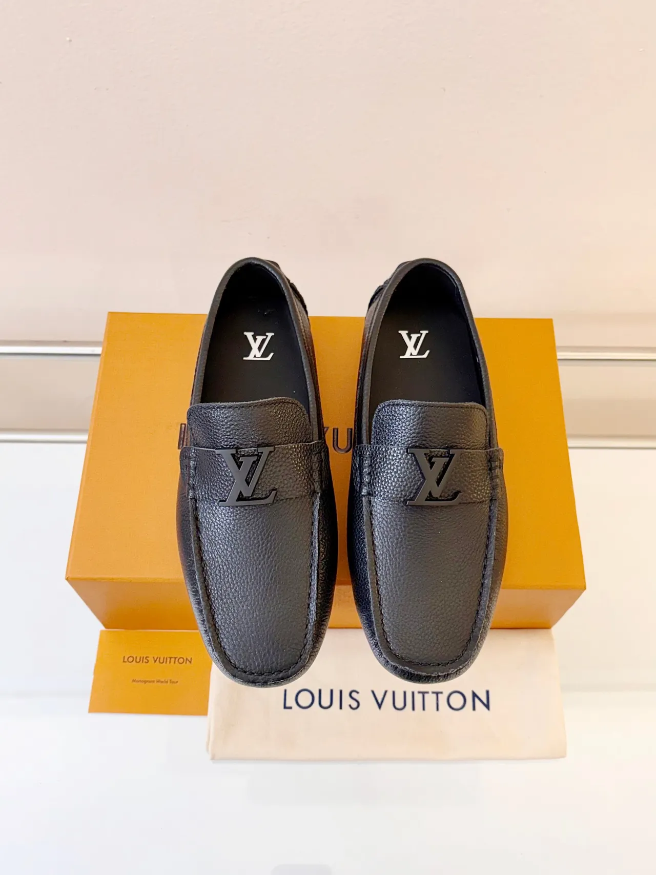Louis Vuitton mocasín Negro cuero granulado LV hebilla Twist-Lock mocasín 6