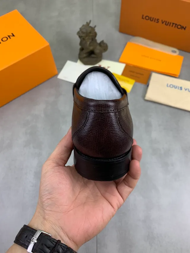 Louis Vuitton 乐福鞋 棕色纹理皮革金扣乐福鞋 3