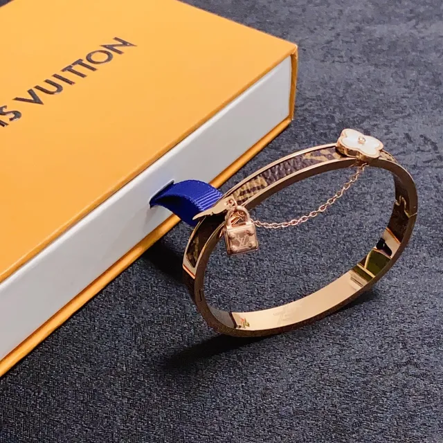 Louis Vuitton Locky Bracelet Or Rose Monogram Cuir Cadenas Fermoir Fleur Bracelet 2