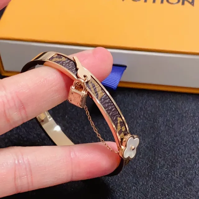 Louis Vuitton Locky Bracelet Or Rose Monogram Cuir Cadenas Fermoir Fleur Bracelet 3