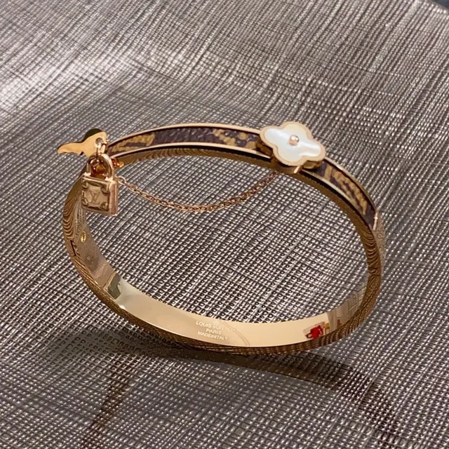 Louis Vuitton Locky Bracelet Or Rose Monogram Cuir Cadenas Fermoir Fleur Bracelet 4
