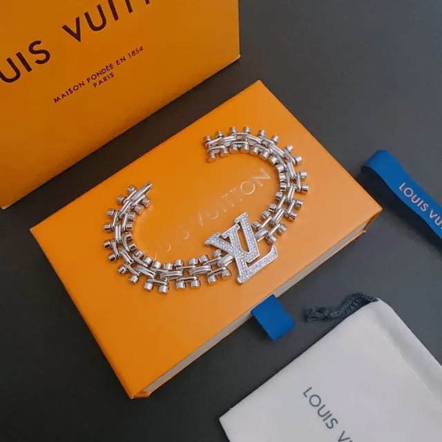 Louis Vuitton LV Chain Bracelet Silver-Tone Pavé Crystal Bracelet 5