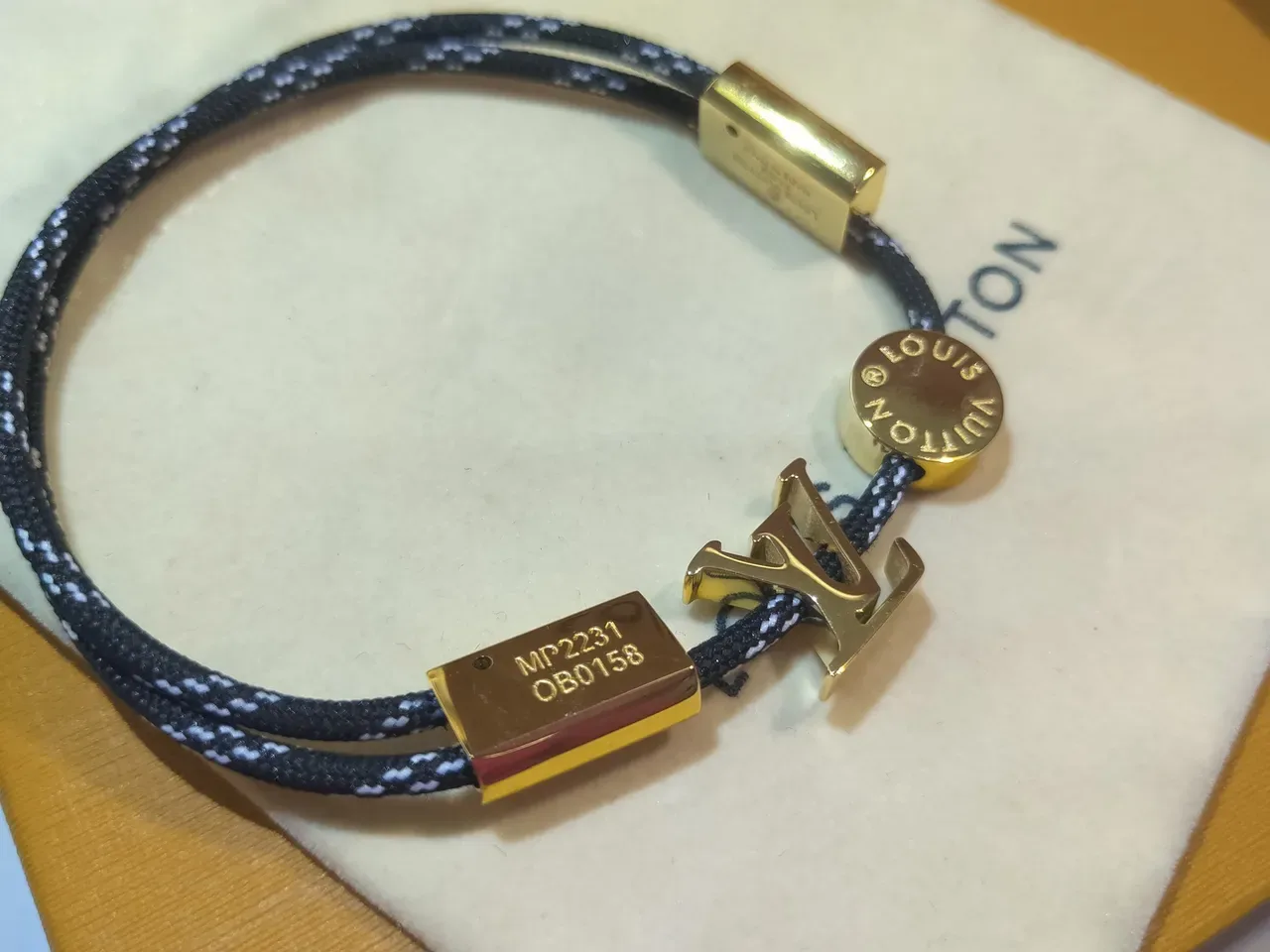 Bracelete Louis Vuitton LV Circle Preto e Branco Corda Trançada Ouro Rosa 3