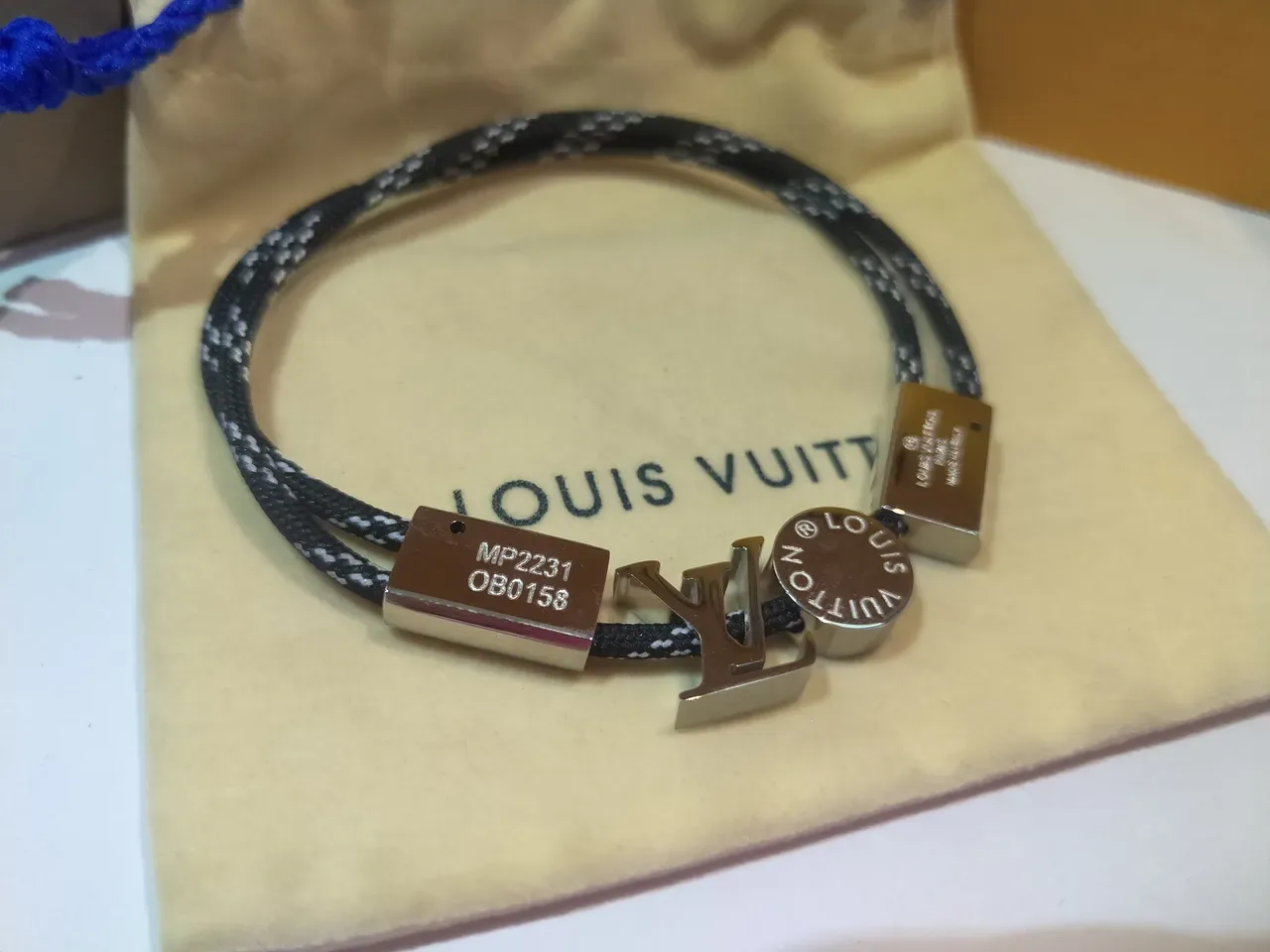 Bracelete Louis Vuitton LV Circle Preto e Branco Corda Trançada Ouro Rosa 5