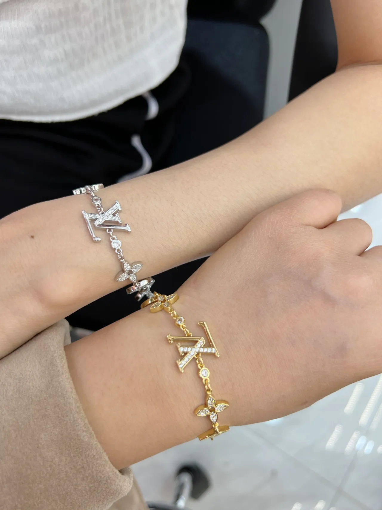Louis Vuitton LV Flower Pavé-Crystal Gold-Tone Bracelet 2
