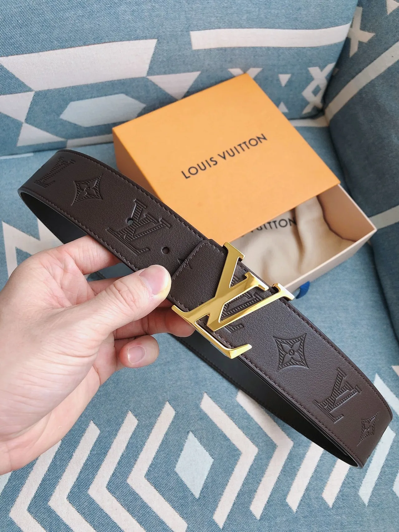 Louis Vuitton LV Initiales Marron Doré Monogramme Embossé Boucle Ceinture en Cuir 2
