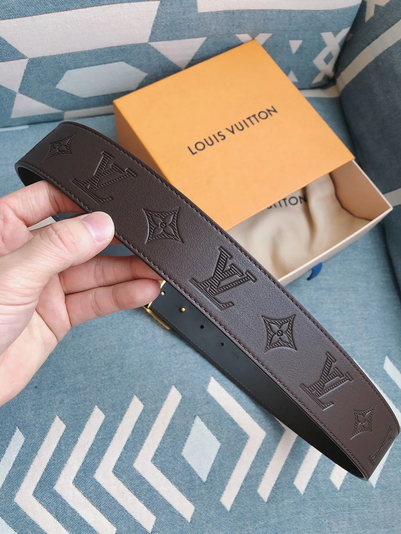 Louis Vuitton LV Initiales Marron Doré Monogramme Embossé Boucle Ceinture en Cuir 3