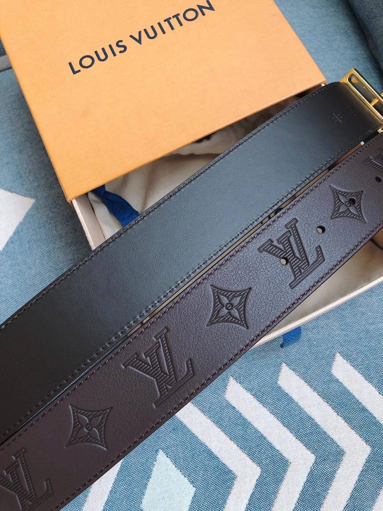 Louis Vuitton LV Initiales Marron Doré Monogramme Embossé Boucle Ceinture en Cuir 4
