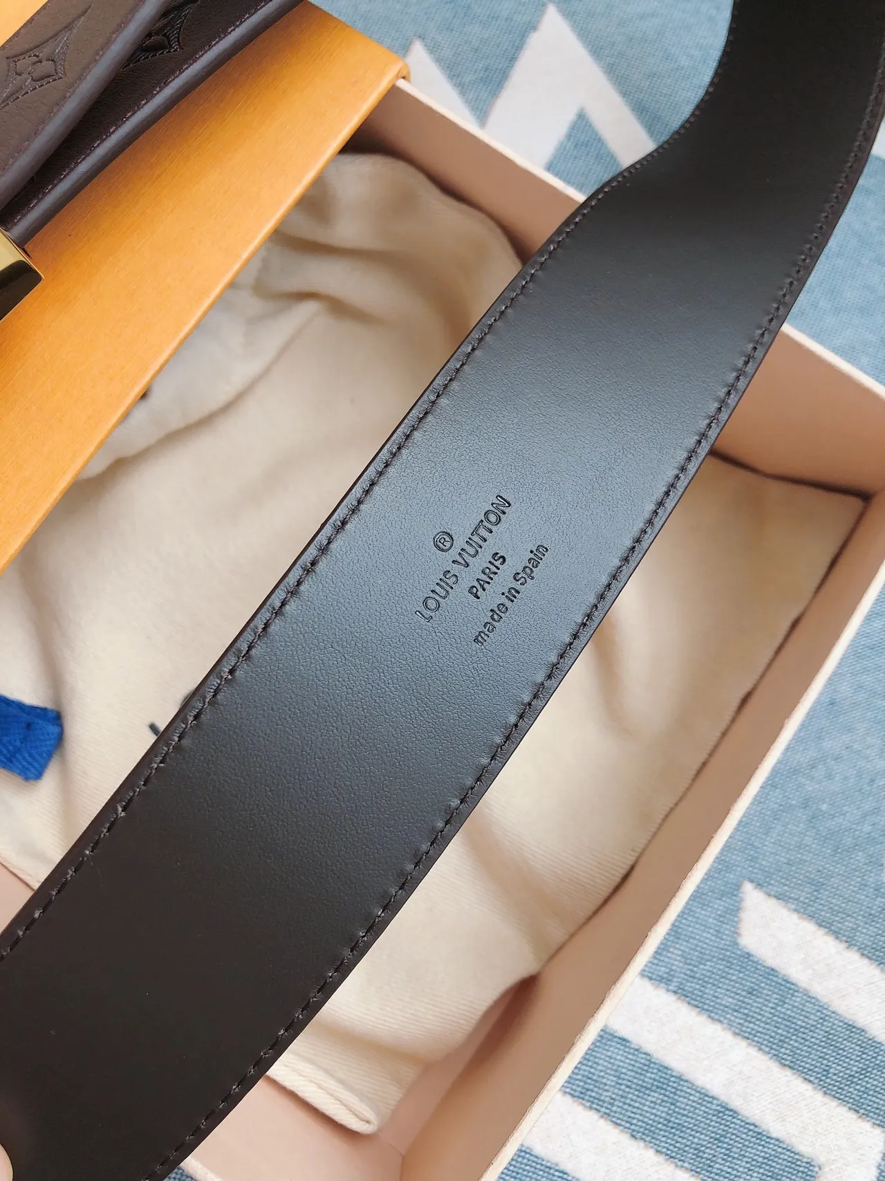 Louis Vuitton LV Initiales Marron Doré Monogramme Embossé Boucle Ceinture en Cuir 6