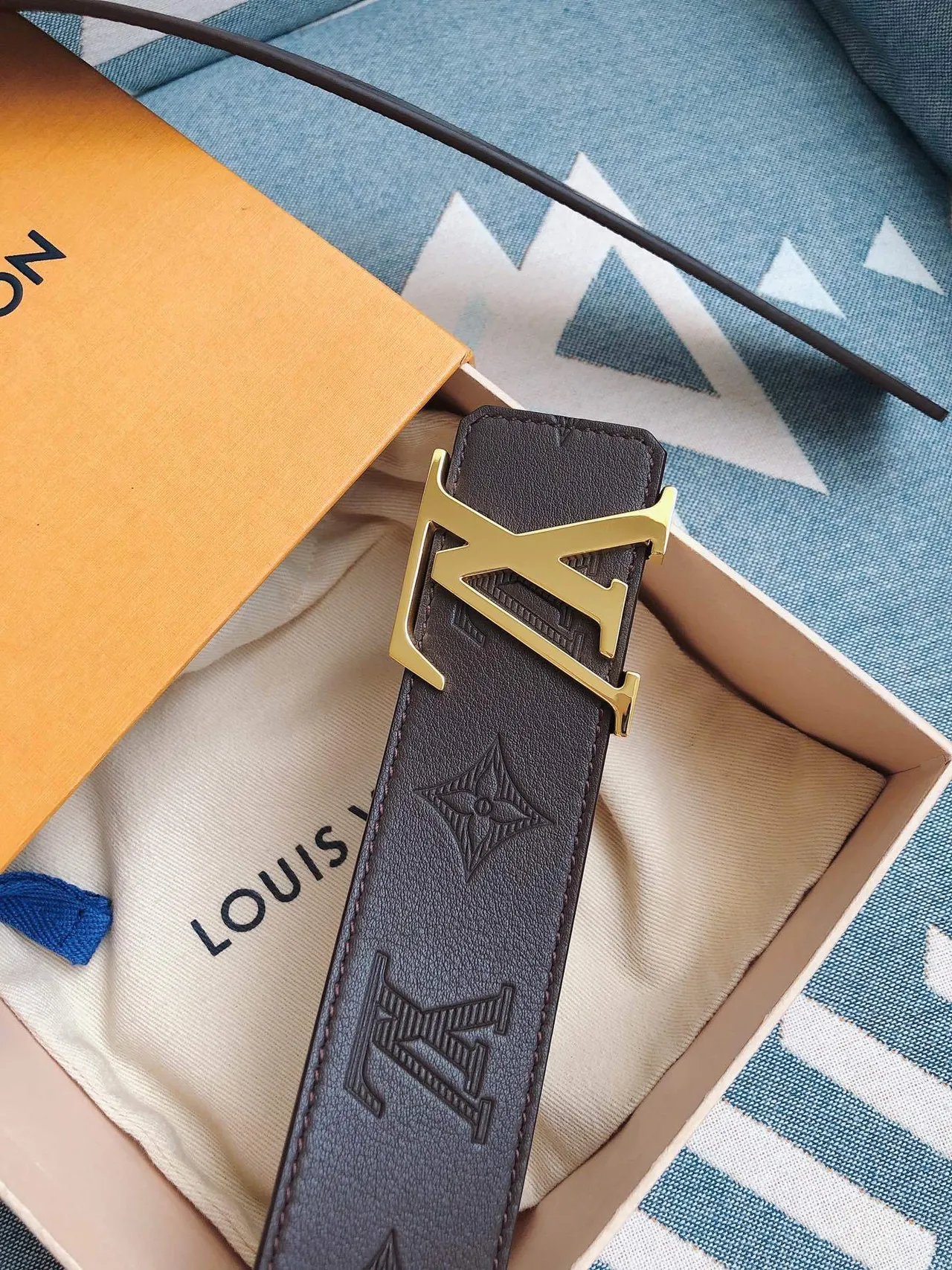 Louis Vuitton LV Initiales Marron Doré Monogramme Embossé Boucle Ceinture en Cuir 8