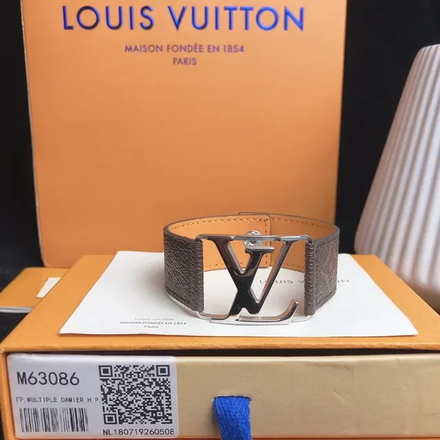 Louis Vuitton LV Initiales Bracelete de couro marrom 3