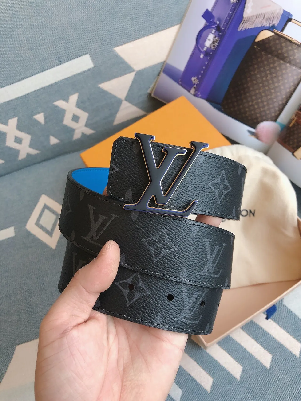 Louis Vuitton LV Initiales 可逆印花粒面皮革腰带 4