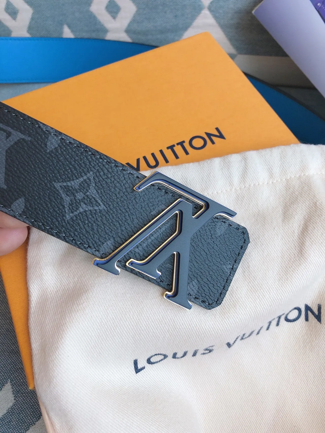 Louis Vuitton LV Initiales 可逆印花粒面皮革腰带 7