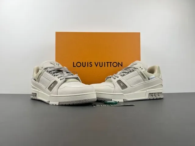 Louis Vuitton LV Trainer Tênis Beige Gray Chunky com sol esculpido e upper de têxtil layered e sintético 12