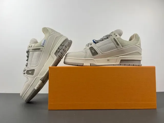 Louis Vuitton LV Trainer Tênis Beige Gray Chunky com sol esculpido e upper de têxtil layered e sintético 13