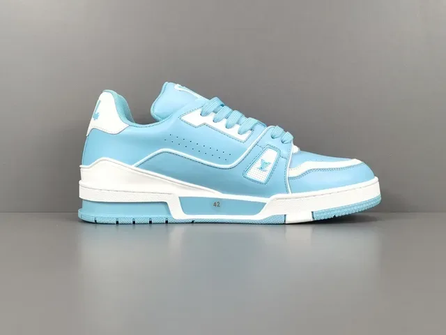 Louis Vuitton LV Trainer Tênis Lifestyle Azul e Branco Camada Couro Superior Detalhe Tirante Assimétrico 14