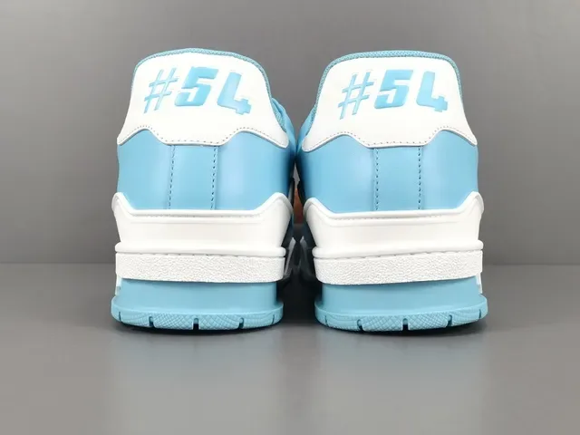 Louis Vuitton LV Trainer Tênis Lifestyle Azul e Branco Camada Couro Superior Detalhe Tirante Assimétrico 15