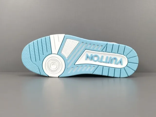 Louis Vuitton LV Trainer Tênis Lifestyle Azul e Branco Camada Couro Superior Detalhe Tirante Assimétrico 18