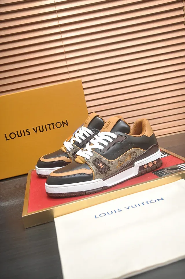 Louis Vuitton LV Trainer Zapatillas Lifestyle Marrón Beige Monogram Canvas Leather Overlays 3