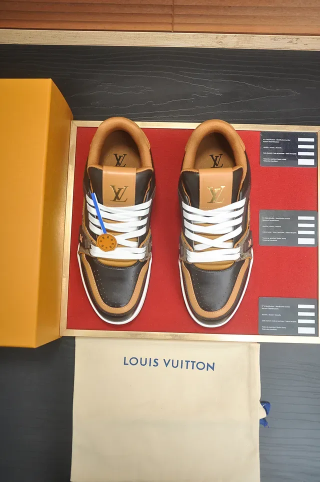 Louis Vuitton LV Trainer Zapatillas Lifestyle Marrón Beige Monogram Canvas Leather Overlays 4