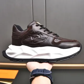 Louis Vuitton LV Trainer Marrom Branco Couro com Monograma Embossed Solado Intermediário Esculpido Tênis Lifestyle