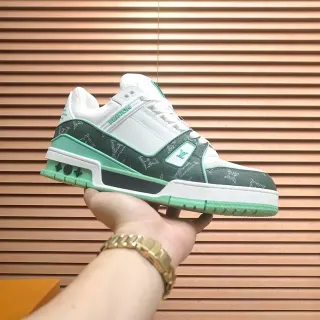 Louis Vuitton LV Trainer Zapatillas Lifestyle Verde Blanco Lona Monogramada Suela Media con Capas