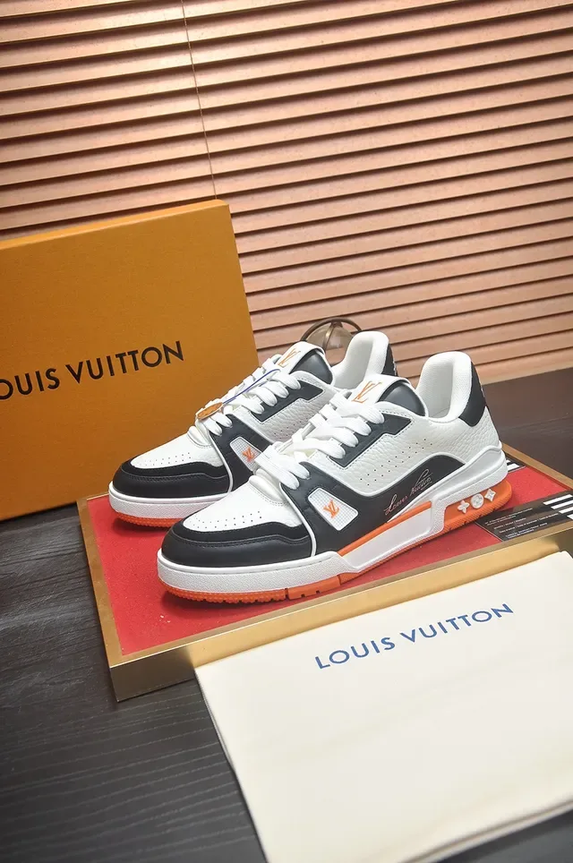 Louis Vuitton LV Trainer Blanc et Noir Low-Top Matériau Mixte Sneakers Lifestyle 4