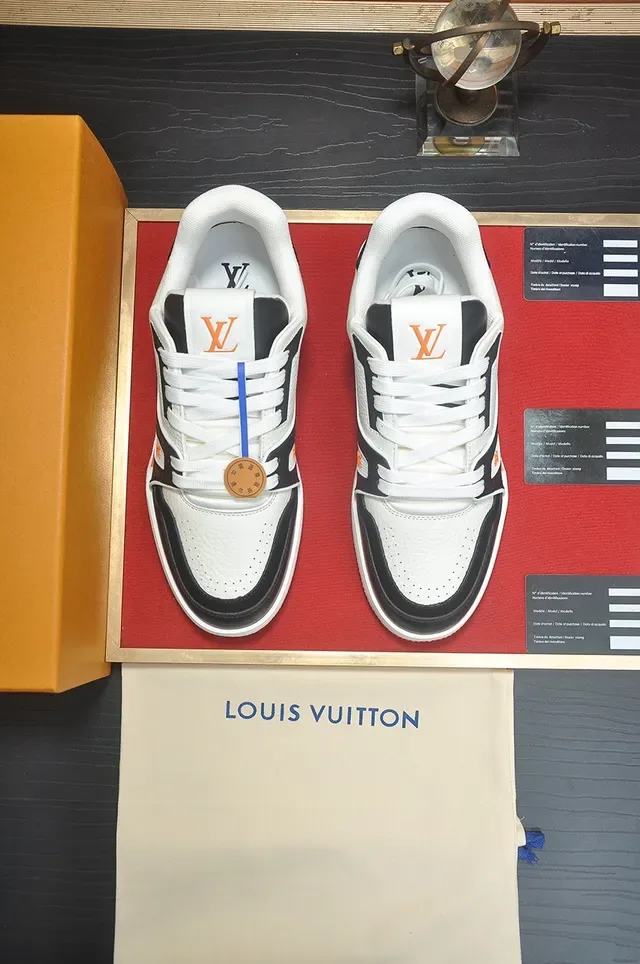Louis Vuitton LV Trainer Blanc et Noir Low-Top Matériau Mixte Sneakers Lifestyle 5
