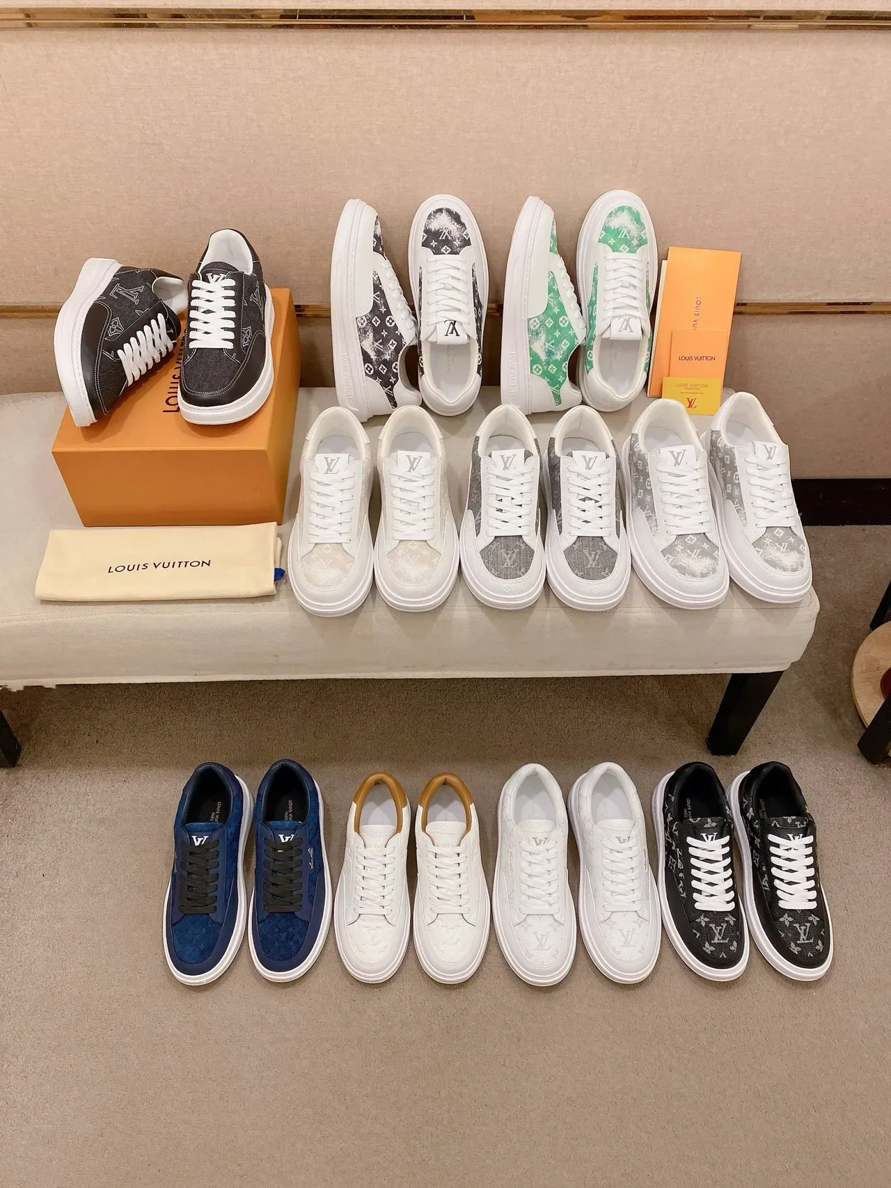 Louis Vuitton LV Trainer Tênis Branco e Preto Low-Top Plataforma com Painel Impressão Monograma Lifestyle Sneakers 2