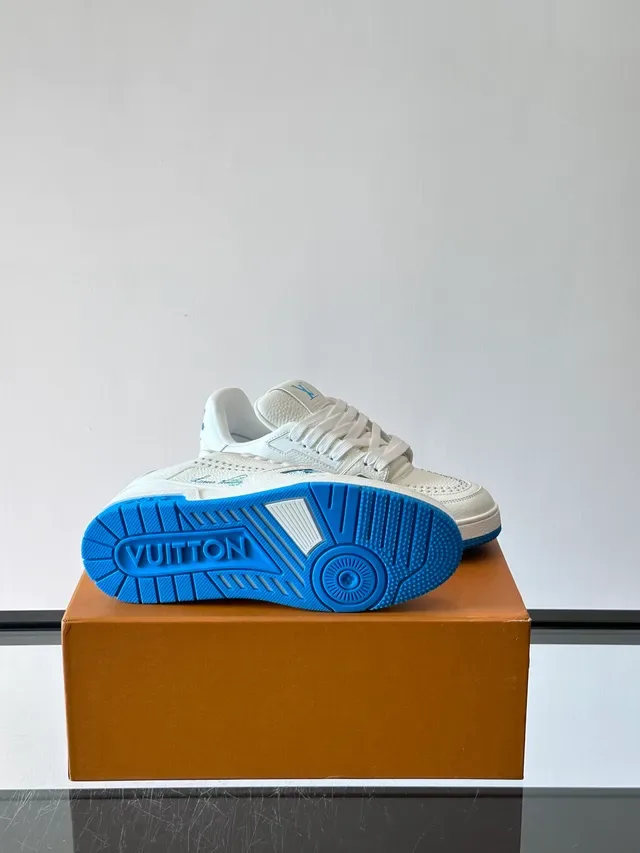 لويس فيتون LV Trainer أبيض أزرق جلد هيكلي تفاصيل مثقوبة سنيكرز لايف ستايل 2