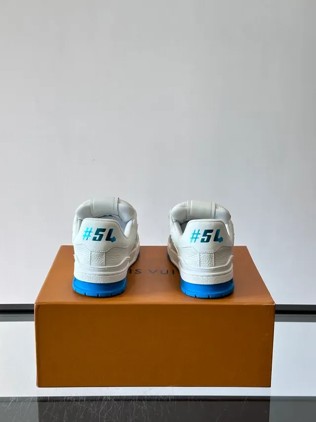 لويس فيتون LV Trainer أبيض أزرق جلد هيكلي تفاصيل مثقوبة سنيكرز لايف ستايل 3
