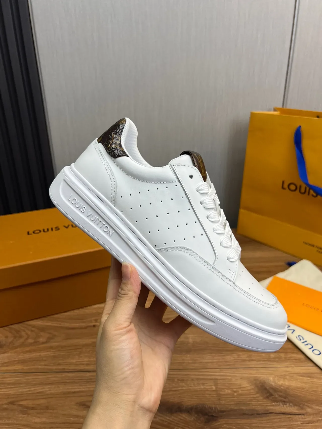Louis Vuitton LV Trainer 白棕 穿孔皮革鞋面 印花帆布鞋跟标签 生活方式运动鞋 5