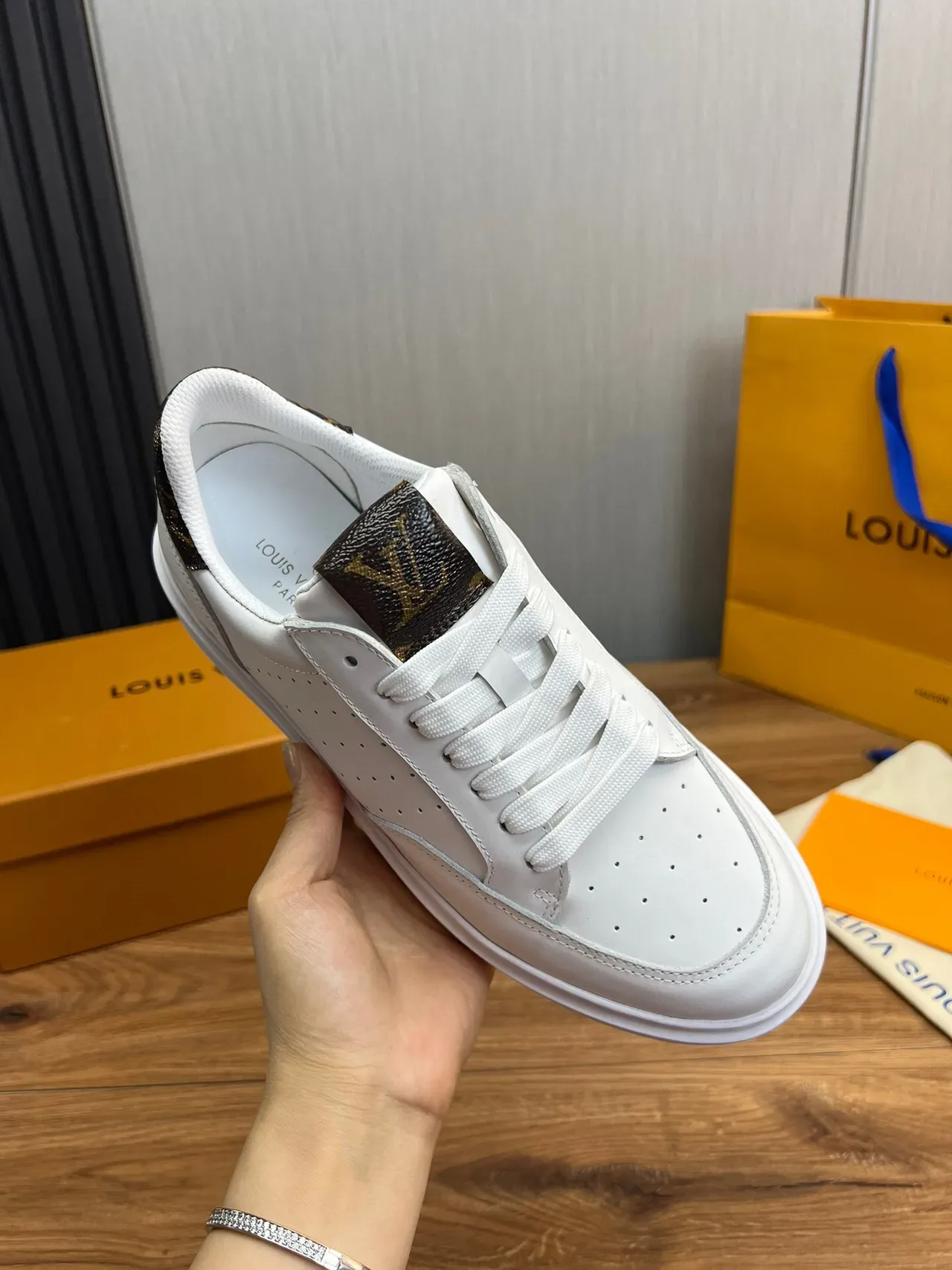 Louis Vuitton LV Trainer 白棕 穿孔皮革鞋面 印花帆布鞋跟标签 生活方式运动鞋 8