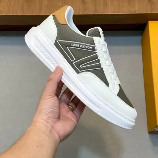 Louis Vuitton LV Trainer Zapatillas Lifestyle Blancas y Grises Low-Top Perforadas con Overlay