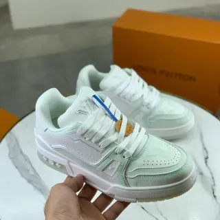 Louis Vuitton LV Trainer Zapatillas Lifestyle Blanco Verde Parte Superior de Material Mixto con Capas Media Suela Escultida