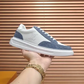 Louis Vuitton LV Trainer sneakers blanco y navy low top perforados con monogram lifestyle