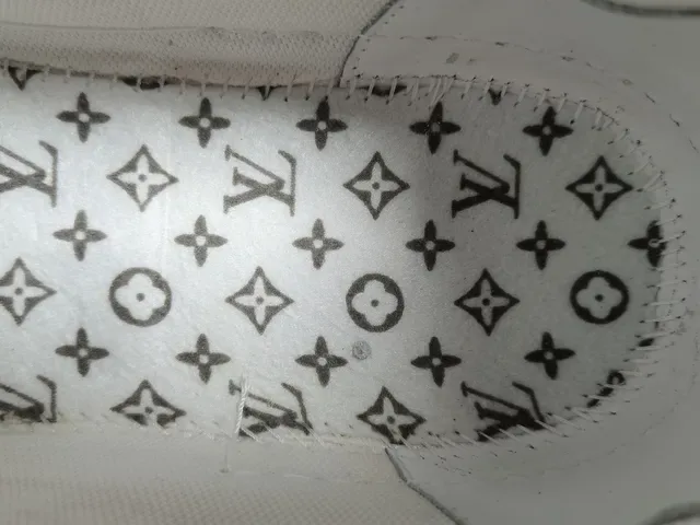 路易威登 LV Trainer 白色透明 Monogrammed 纺织鞋面 层叠皮革覆盖 生活方式运动鞋 2