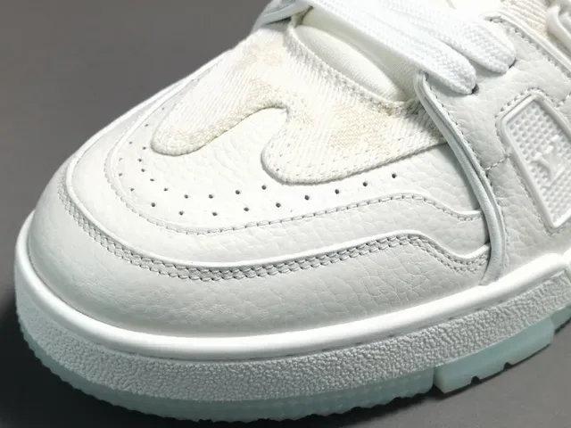 路易威登 LV Trainer 白色透明 Monogrammed 纺织鞋面 层叠皮革覆盖 生活方式运动鞋 4